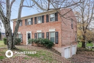 5902 Stone Bluff Rd in Louisville, KY - Building Photo - Building Photo