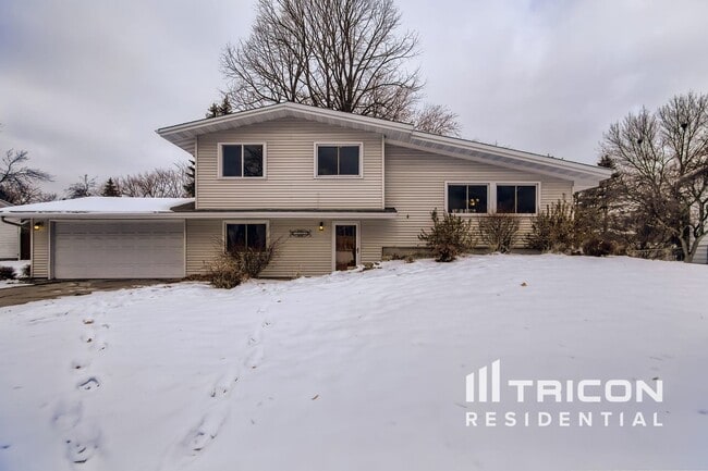 13508 Bryant Ave in Burnsville, MN - Building Photo - Building Photo