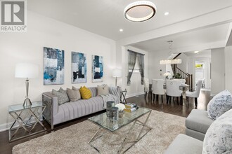 3141 George Savage Ave in Oakville, ON - Building Photo - Building Photo