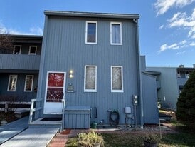 18 Gardner Bay Rd in Sunapee, NH - Building Photo