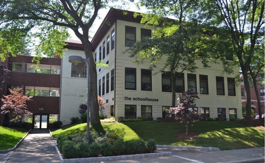 the schoolhouse in Ridgewood, NJ - Foto de edificio