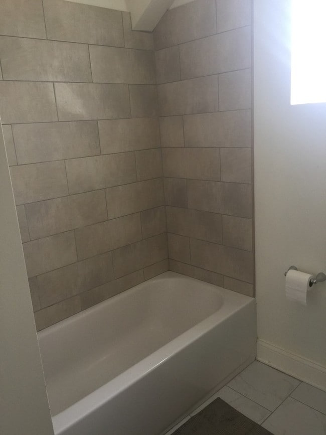 4555 W Wellington Ave, Unit Unit2 in Chicago, IL - Foto de edificio - Building Photo