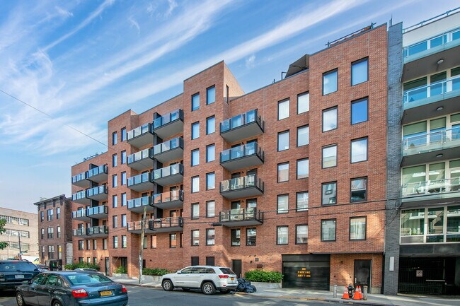 223 N 8th St in Brooklyn, NY - Foto de edificio - Building Photo