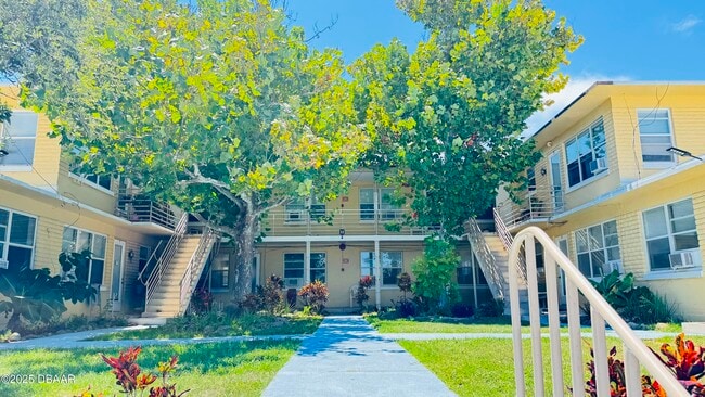637 N Oleander Ave-Unit -8 in Daytona Beach, FL - Building Photo - Building Photo