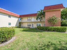 110 Spring Lake Ct in Vero Beach, FL - Building Photo