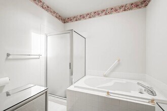 7104 88th Avenue Ct SW, Unit Chambers Gardens Condo in Lakewood, WA - Building Photo - Building Photo