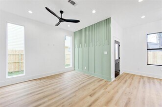 518 Clinton St in Conroe, TX - Foto de edificio - Building Photo