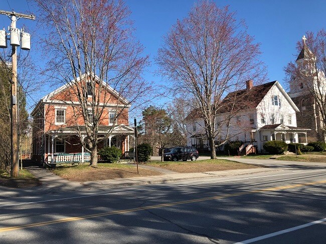 93 Main St in Orono, ME - Building Photo