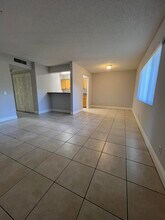 814 Meadows Cir in Boynton Beach, FL - Building Photo - Building Photo