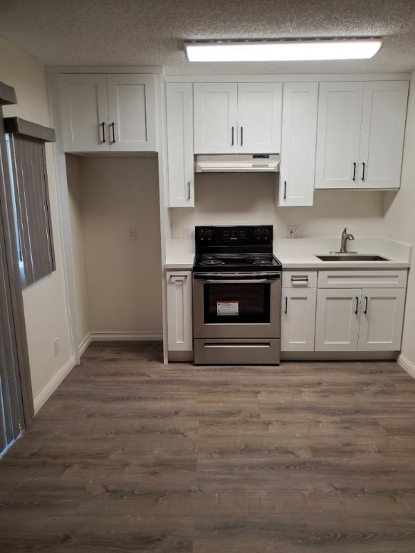 13059 Oxnard St in Los Angeles, CA - Foto de edificio - Building Photo