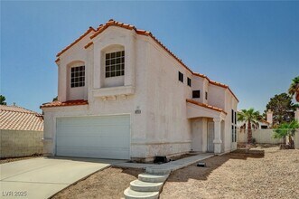 8213 Mt Brodie Cir in Las Vegas, NV - Foto de edificio - Building Photo