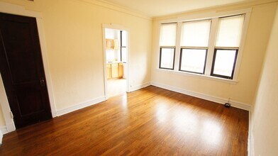 2638 N Milwaukee Ave in Chicago, IL - Building Photo - Building Photo
