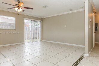 8170 SW 6th Ct in North Lauderdale, FL - Foto de edificio - Building Photo