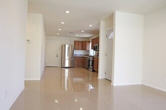 6620 Aura Ave in Los Angeles, CA - Building Photo - Building Photo