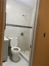 425 NE 172nd St-Unit -0 in North Miami Beach, FL - Building Photo - Building Photo