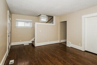 4042 Clinton Ave in Minneapolis, MN - Foto de edificio - Building Photo