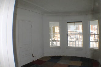 187 Bleecker St, Unit Apt 1 in Gloversville, NY - Foto de edificio - Building Photo