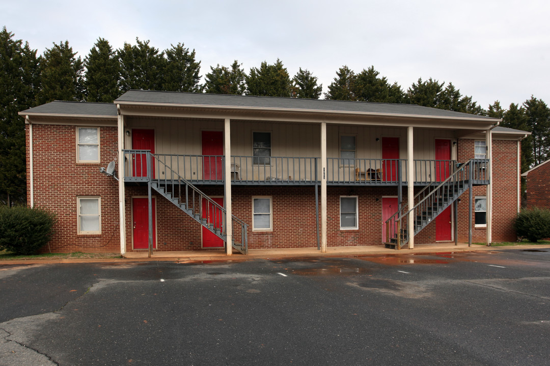 1955-1977 Lakeview Rd in Asheboro, NC - Building Photo