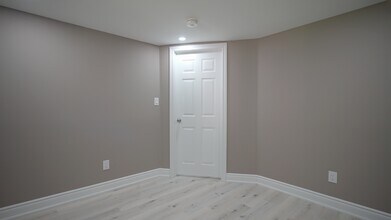 7 Waterbury Dr in Toronto, ON - Building Photo - Building Photo