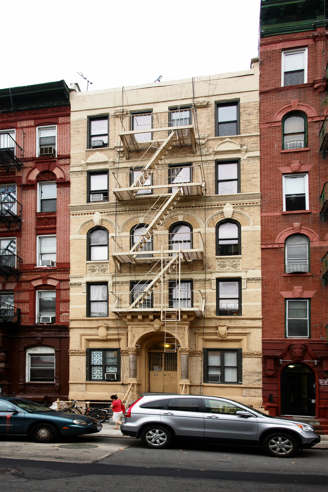 117 Henry St in New York, NY - Building Photo - Building Photo