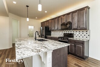 10073 Yampa Ct in Commerce City, CO - Foto de edificio - Building Photo