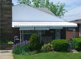 1606 Greentree Rd in Pittsburgh, PA - Building Photo