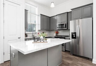 2103 Naomi St in Houston, TX - Building Photo - Building Photo