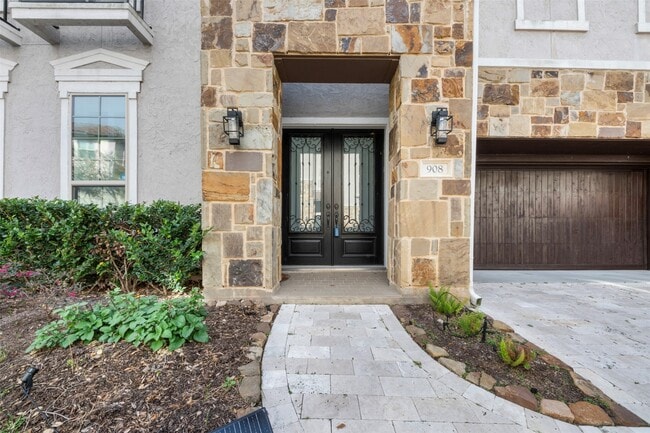 property at 908 Amelia St