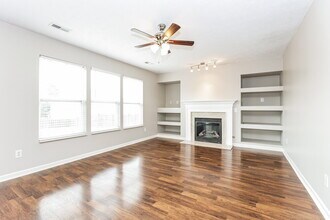 909 Grand Oak Dr in Smyrna, TN - Building Photo - Building Photo