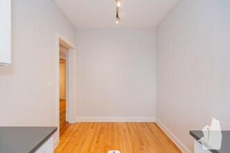 2315 N Rockwell St, Unit D2 in Chicago, IL - Foto de edificio - Building Photo
