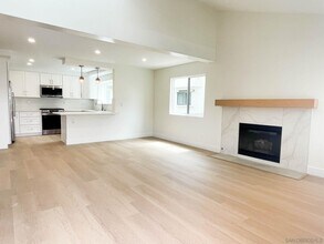 1093 N Vulcan Ave in Encinitas, CA - Building Photo - Building Photo