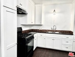 1875 Ocean Ave in Ventura, CA - Building Photo - Building Photo