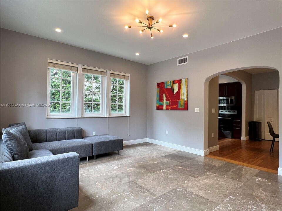 215 Phoenetia Ave in Coral Gables, FL - Building Photo