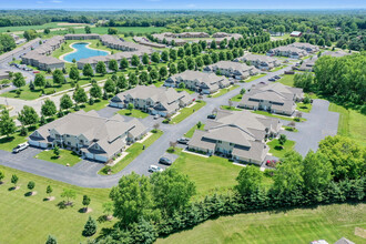 Ravello Townhomes in Hobart, WI - Foto de edificio - Building Photo