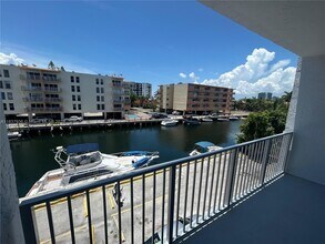3626 NE 168th St in North Miami Beach, FL - Building Photo - Building Photo