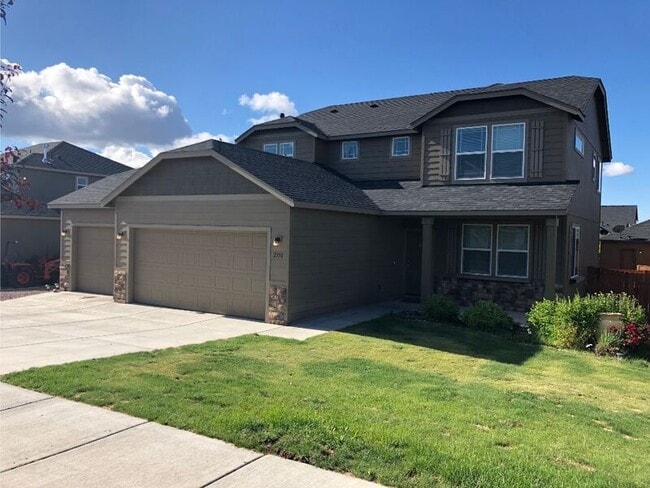 2350 NW Hazelwood Ave in Redmond, OR - Building Photo - Building Photo