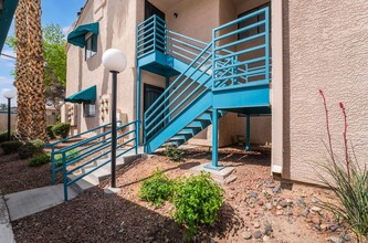 2225 Pine Breeze Ln in Las Vegas, NV - Foto de edificio - Building Photo