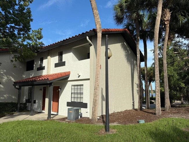 10330 Turkey Lake Rd in Orlando, FL - Building Photo - Building Photo