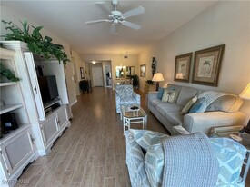 519 Roma Ct in Naples, FL - Building Photo