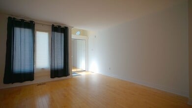 597 Roehampton Ave in Toronto, ON - Building Photo - Building Photo