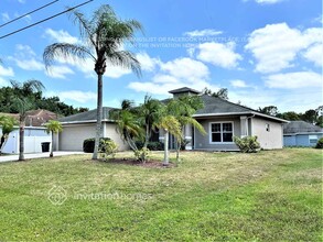 1462 SW California Blvd in Port St. Lucie, FL - Foto de edificio - Building Photo