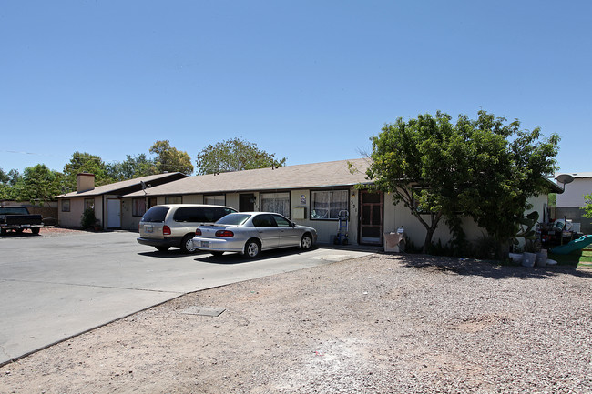 321-337 S Doran St in Mesa, AZ - Foto de edificio - Building Photo