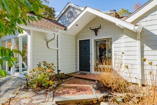 188 Godfrey Rd E in Weston, CT - Building Photo