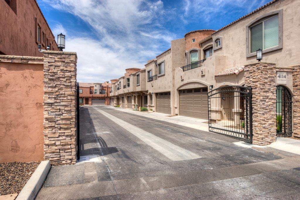 Monterosa Villas in Phoenix, AZ - Building Photo