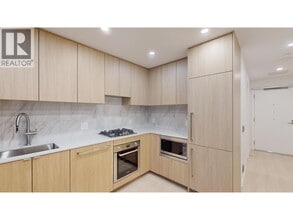 626 Claremont St in Coquitlam, BC - Building Photo - Building Photo