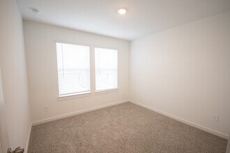 10217 Berkeley Springs Trl in Houston, TX - Foto de edificio - Building Photo