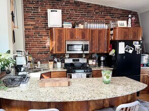 172 Bunker Hill St, Unit 2 in Boston, MA - Foto de edificio - Building Photo