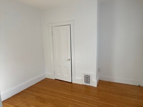 37 Almont St, Unit #2 in Boston, MA - Building Photo - Building Photo