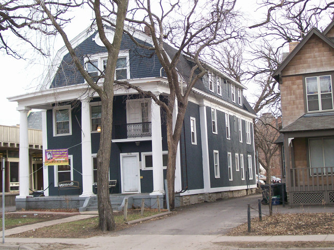 1215 4th Street SE in Minneapolis, MN - Foto de edificio - Building Photo