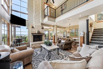 13801 Lakeview Dr in Austin, TX - Building Photo - Building Photo